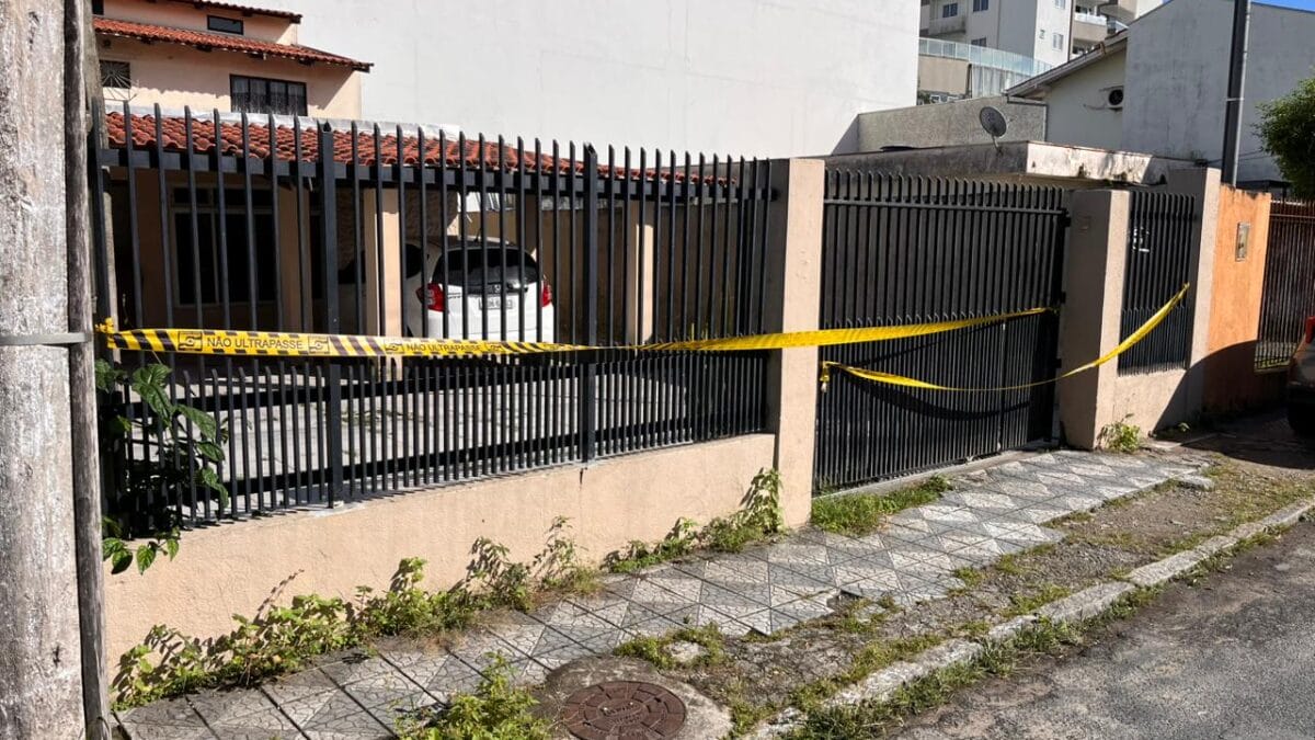 Pr&eacute;dio que cedeu em Itaja&iacute; apresenta riscos de seguran&ccedil;a