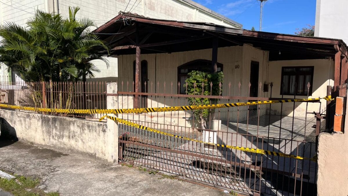 Pr&eacute;dio que cedeu em Itaja&iacute; apresenta riscos de seguran&ccedil;a