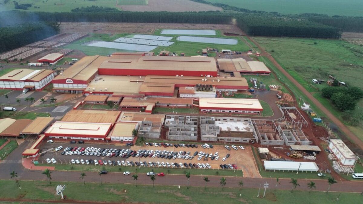 Gigante do setor aliment&iacute;cio anuncia investimento de R$ 600 milh&otilde;es e mais de mil novos empregos em SC