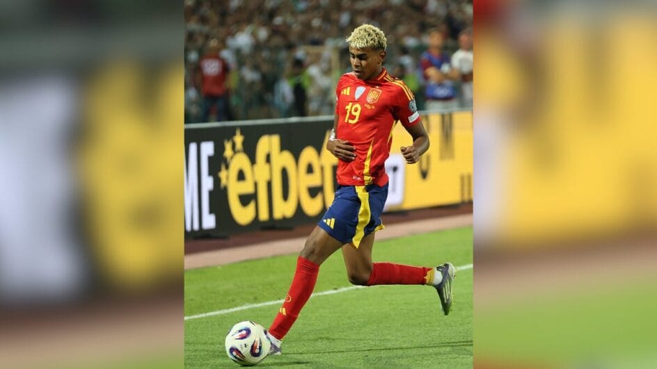 Lamine Yamal jogando pela Espanha em 2025
