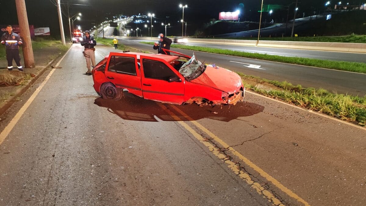 Jovem de 25 anos morre em capotamento na BR-480 em Chapec&oacute;