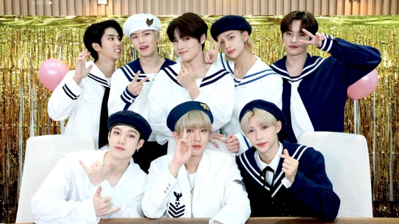 Stray Kids: Atualmente um dos maiores grupos masculinos do mundo, conhecidos por serem l&iacute;deres da 4&ordf; gera&ccedil;&atilde;o e produzirem suas pr&oacute;prias m&uacute;sicas (Foto: Reprodu&ccedil;&atilde;o/ IMDb)