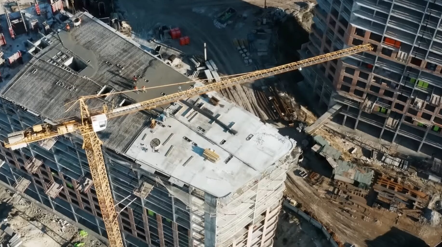 Após a conclusão da obra, a estrutura pode ser desmontada e reaproveitada inúmeras vezes em outros canteiros