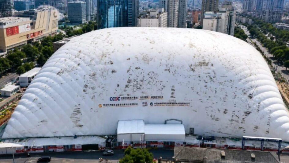 O uso dessa tecnologia reduz a poeira gerada pelas obras em até 90% e diminui os ruídos em até 40 decibéis