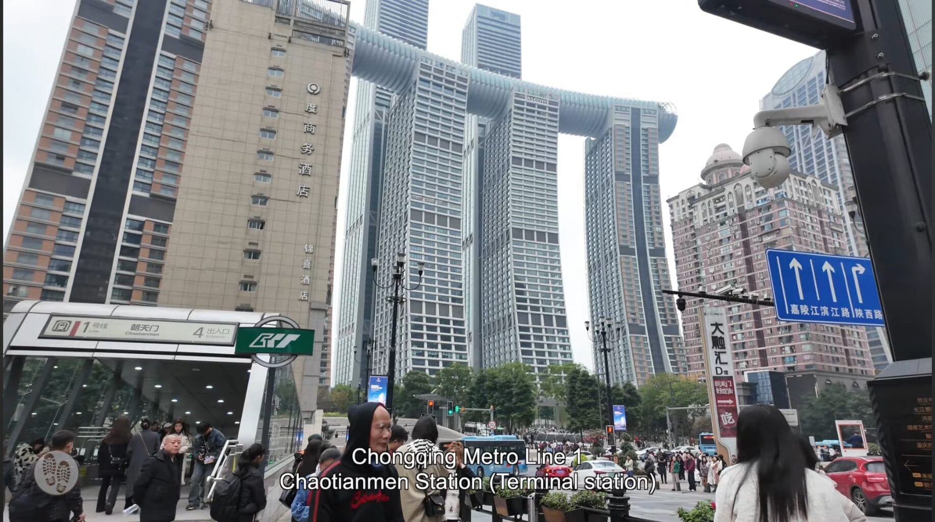 A China fez de novo_ construiu um arranha-céu horizontal de 300 metros sobre quatro edifícios