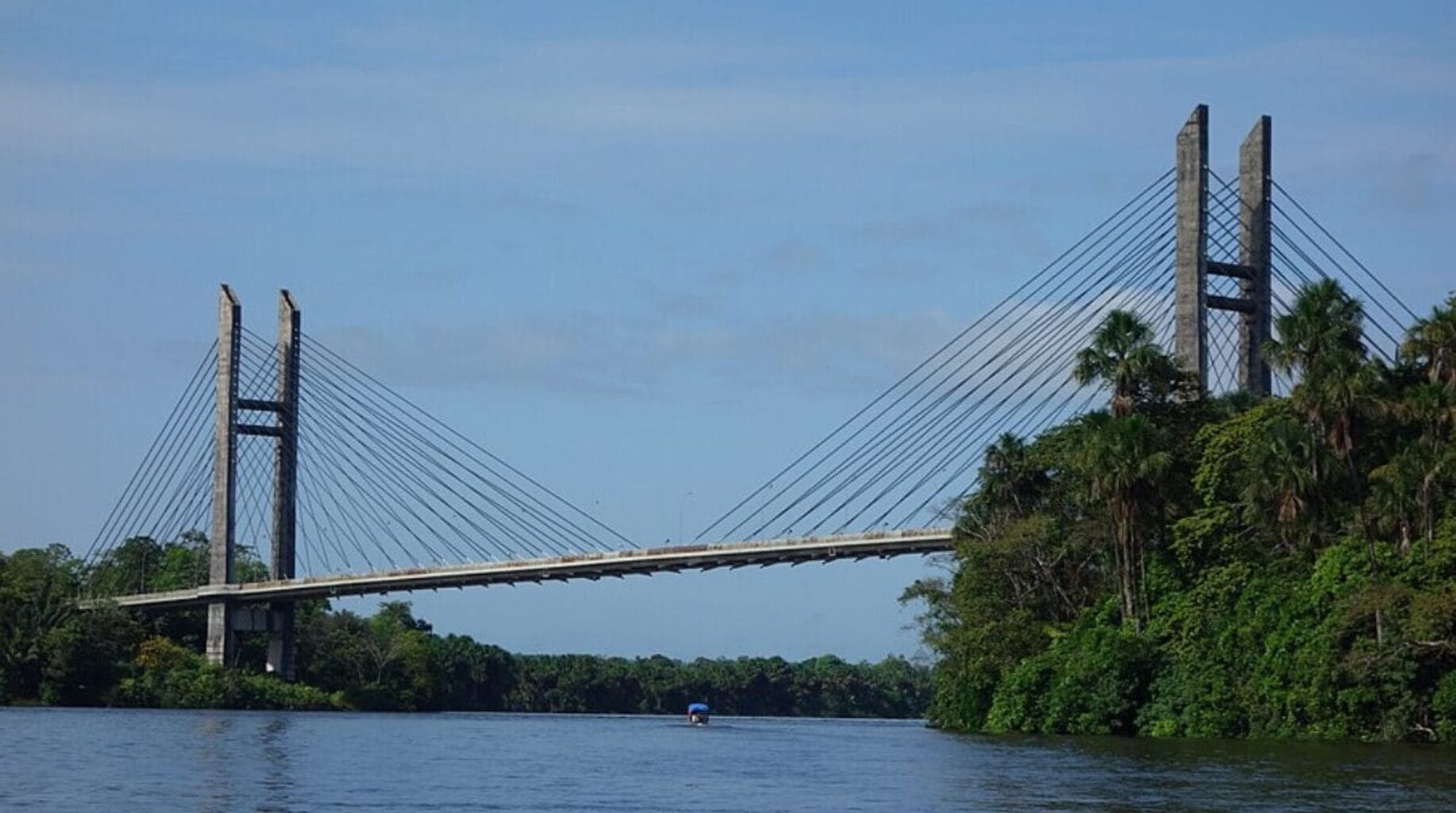 A &uacute;nica cidade brasileira com fronteira terrestre direta com a Fran&ccedil;a