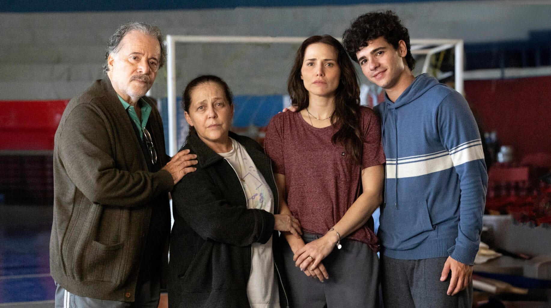Família de Adriana vai parar em um abrigo depois de perder a casa. 