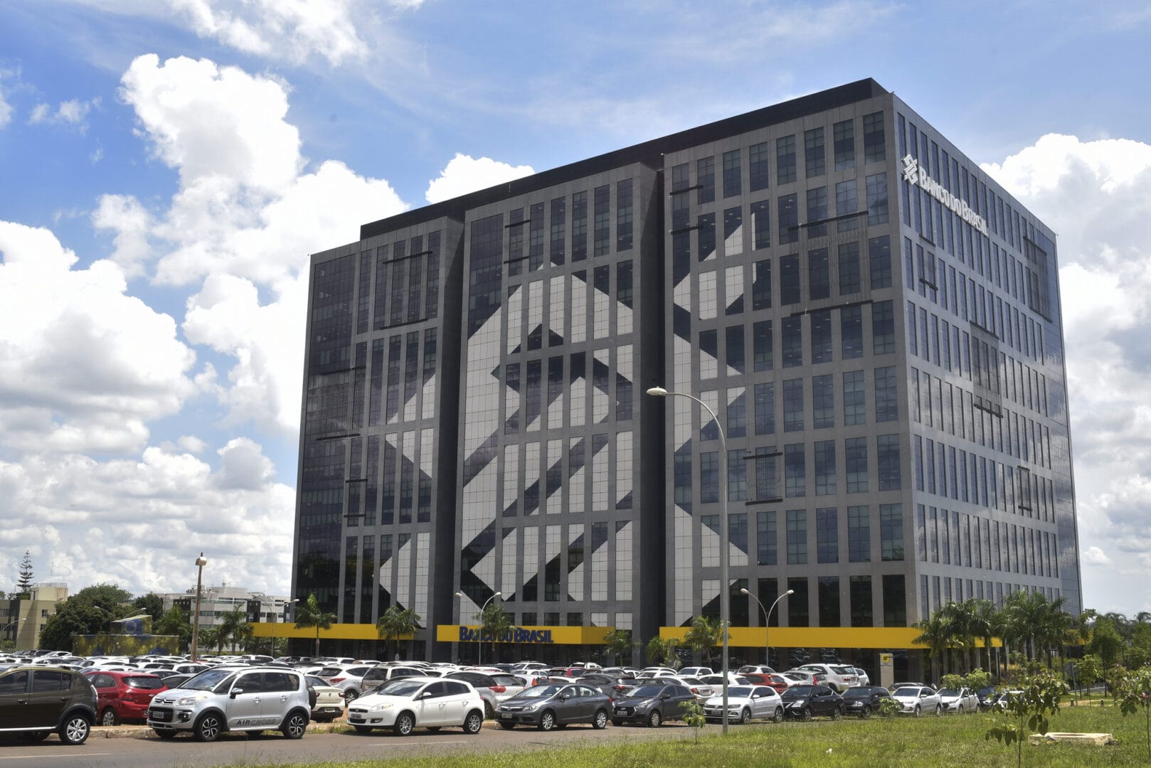 Fachada Edif&iacute;cio Banco do BrasilImagens de Bras&iacute;lia - Fachada do Edif&iacute;cio Banco do Brasil na Asa Norte, Bras&iacute;lia.