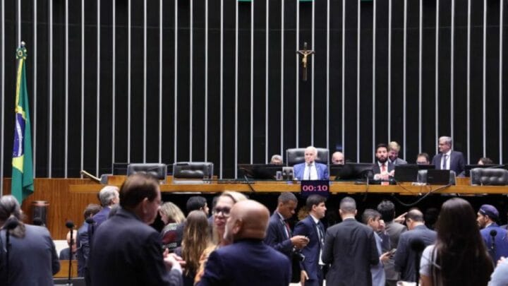 Câmara aprova projeto que amplia imunidade tributária de igrejas