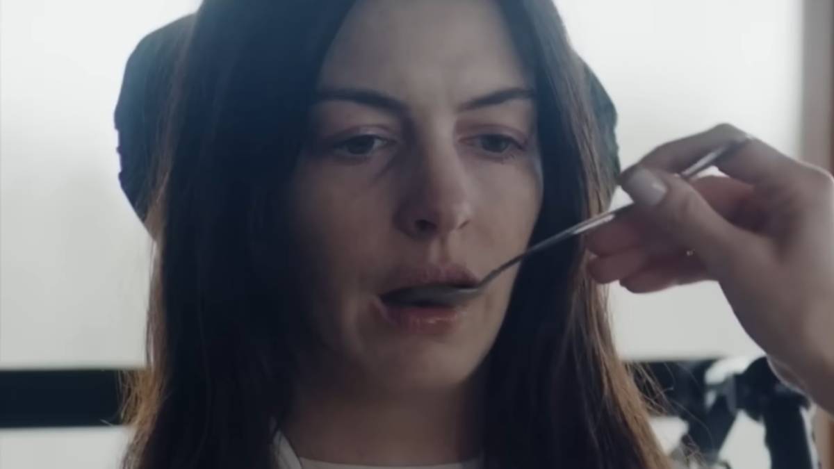 Para isso, ela se muda para a casa da autora original, incapacitada ap&oacute;s um acidente (Foto: Reprodu&ccedil;&atilde;o/ Youtube)