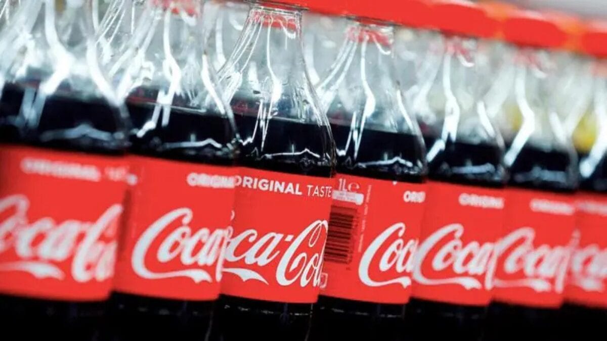 Coca-Cola fecha fábrica de 114 anos e demite dezenas de trabalhadores
