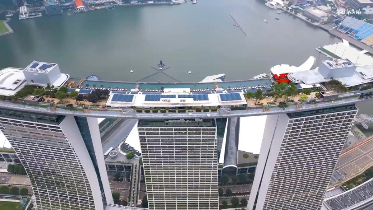 O youtuber Tim, do canal Walk With Me Tim, se hospedou em uma suíte de mais de R$ 10 mil a diária no Marina Bay Sands, em Singapura, um dos hotéis mais famosos do mundo.