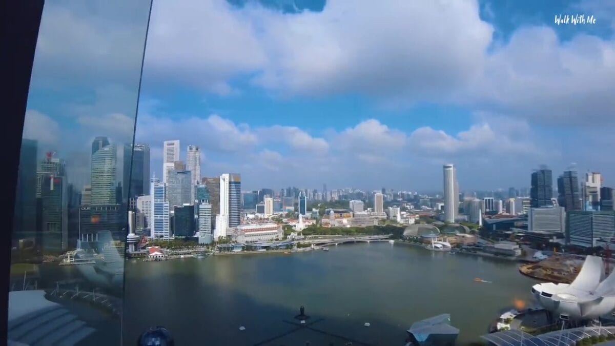 O youtuber Tim, do canal Walk With Me Tim, se hospedou em uma suíte de mais de R$ 10 mil a diária no Marina Bay Sands, em Singapura, um dos hotéis mais famosos do mundo.