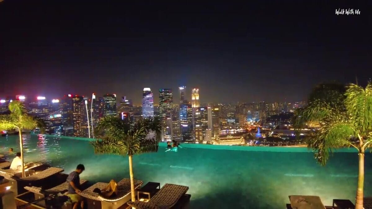 O youtuber Tim, do canal Walk With Me Tim, se hospedou em uma suíte de mais de R$ 10 mil a diária no Marina Bay Sands, em Singapura, um dos hotéis mais famosos do mundo.