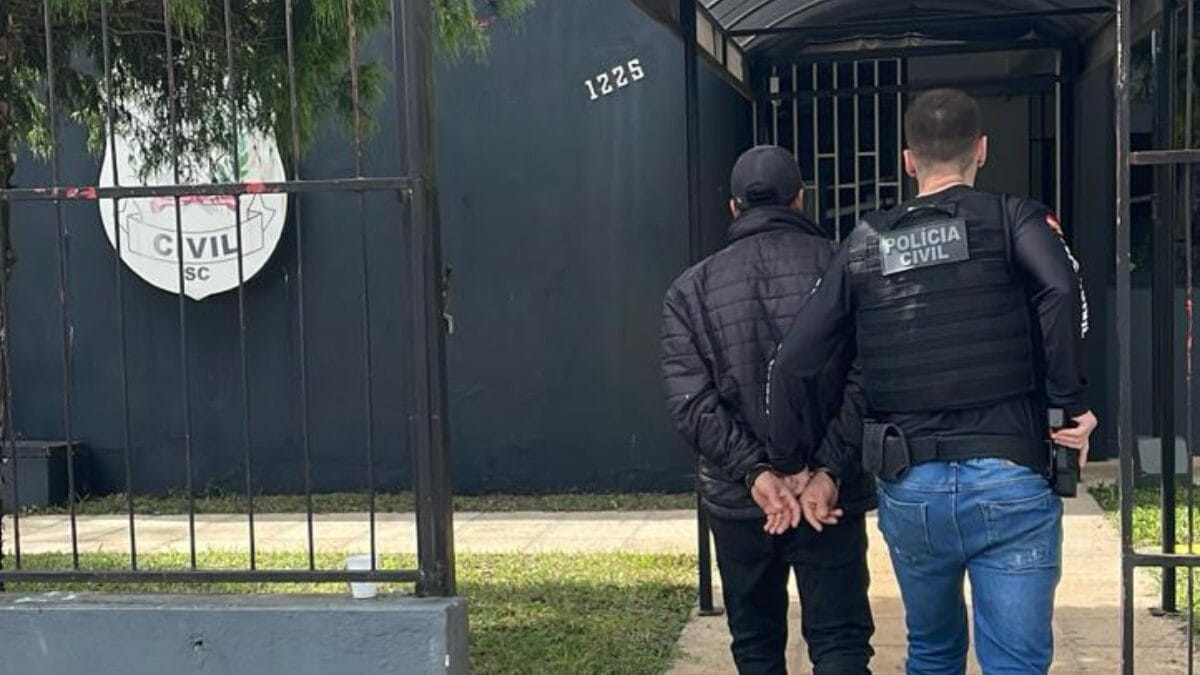 Avô é preso por suspeita de estuprar a própria neta que vivia com ele em SC