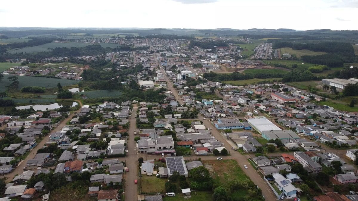 Cidade de SC abre concurso público com salários de até R$ 25 mil