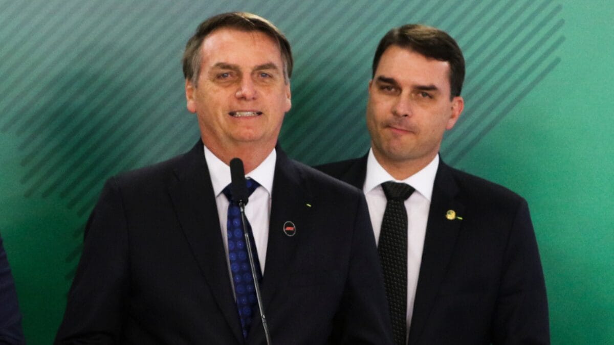 Fique firme Flávio revela reação de Bolsonaro após vazamento de áudio a Vorcaro