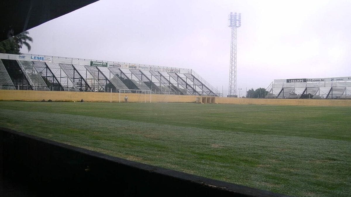 Estádio Nabi Abi Chedid, também conhecido como Nabizão, em 2009 (Foto: Renato Patinhas, Wikimedia Commons)