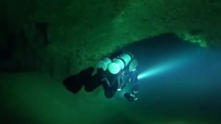 Fotos mostram a caverna dos tubarões onde mergulhadores morreram