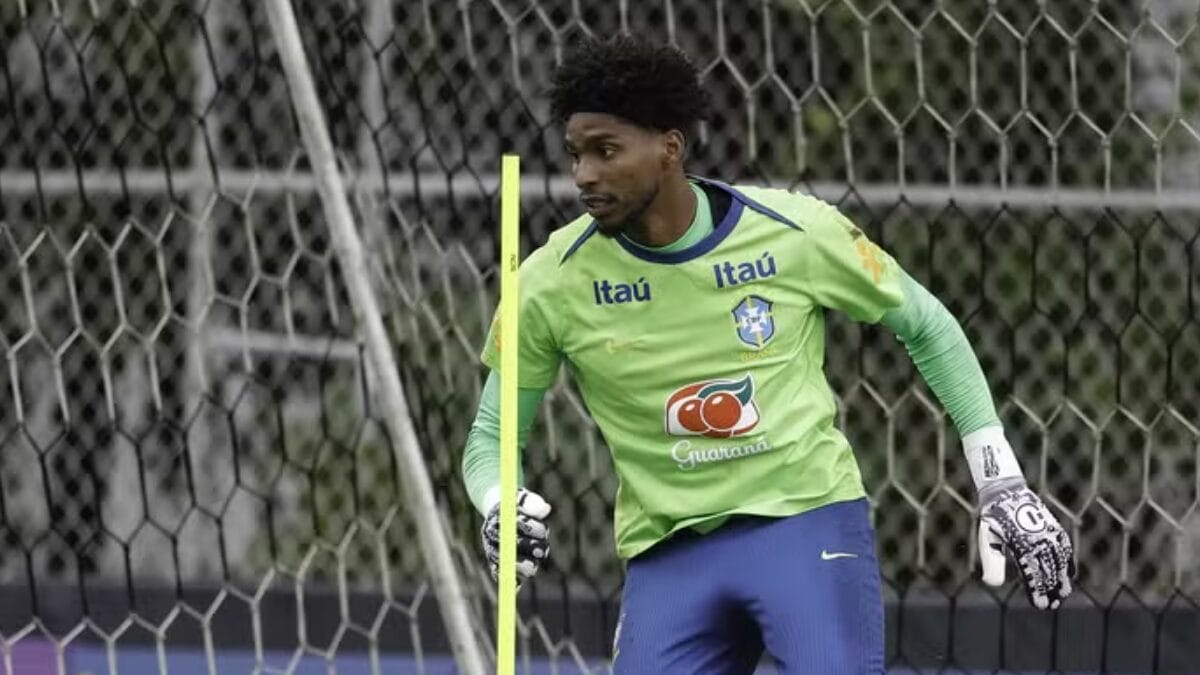 Hugo Souza em treino da seleção brasileira (Foto: Rafael Ribeiro, CBF, Divulgação)