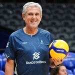 Técnico da Seleção Brasileira de vôlei feminino, José Roberto Guimarães é anunciado em novo time