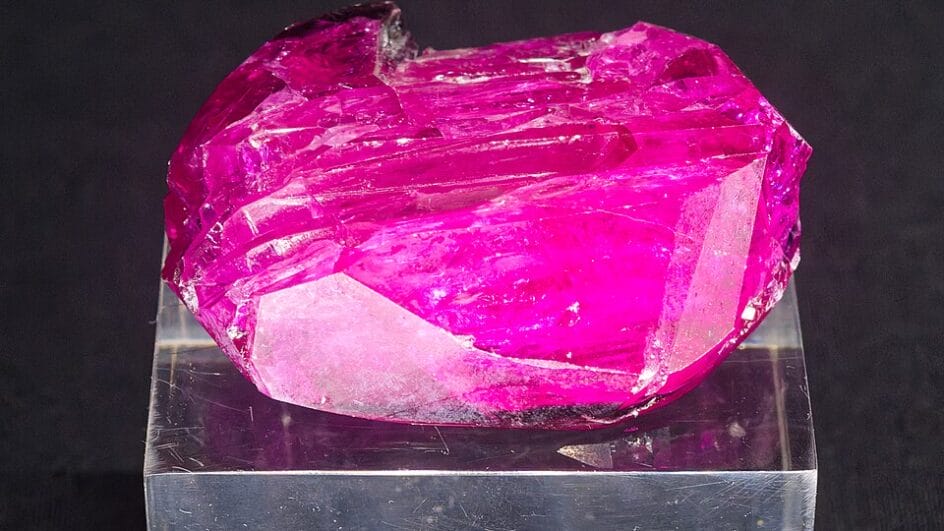 Rubi de 11 mil quilates encontrado em Mogok pode entrar para a história entre as gemas mais raras do mundo (Wikimedia Commons)