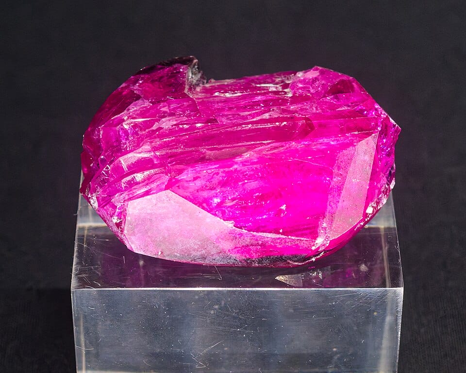 Rubi de 11 mil quilates encontrado em Mogok pode entrar para a história entre as gemas mais raras do mundo (Wikimedia Commons)