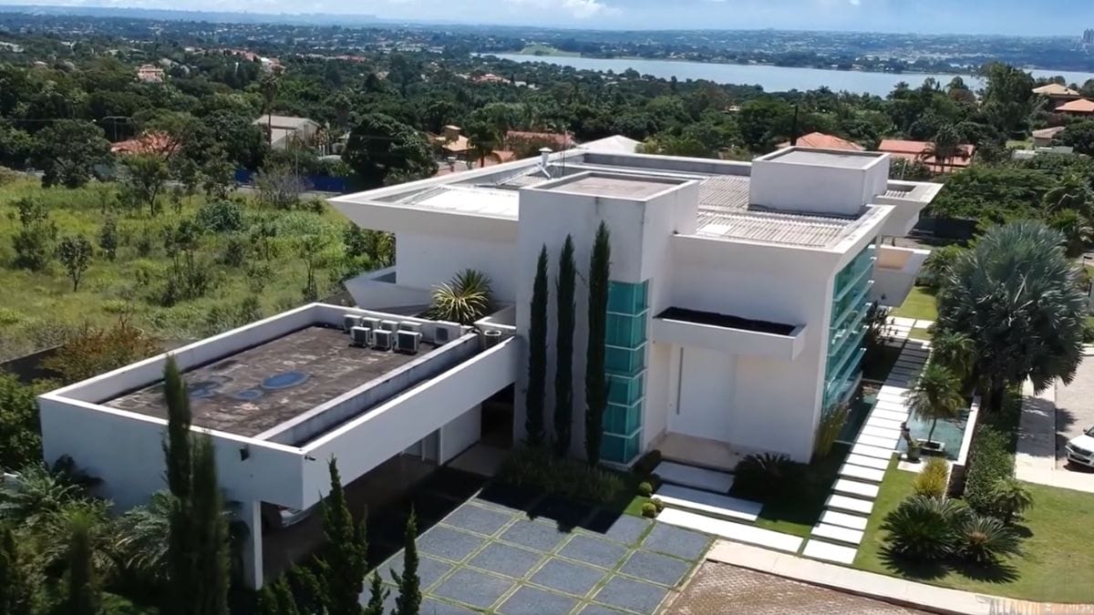 mans&atilde;o de Flavio Bolsonaro