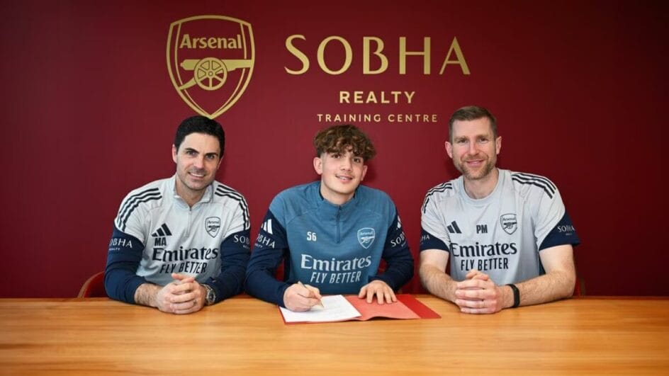 Max Dowman tem 16 anos e está e idade escolar (Foto: Arsenal, Divulgação)