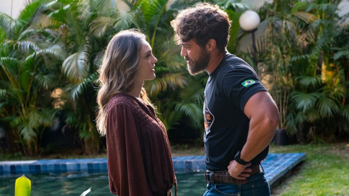 Naiane perde o controle após atitude de João Raul em Coração Acelerado
