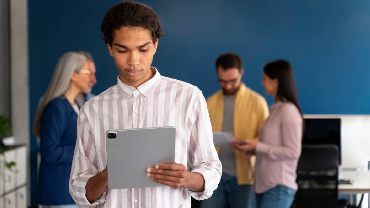 Tecnologia e marketing digital lideram a busca por profissionais qualificados (Imagem: Magnific)