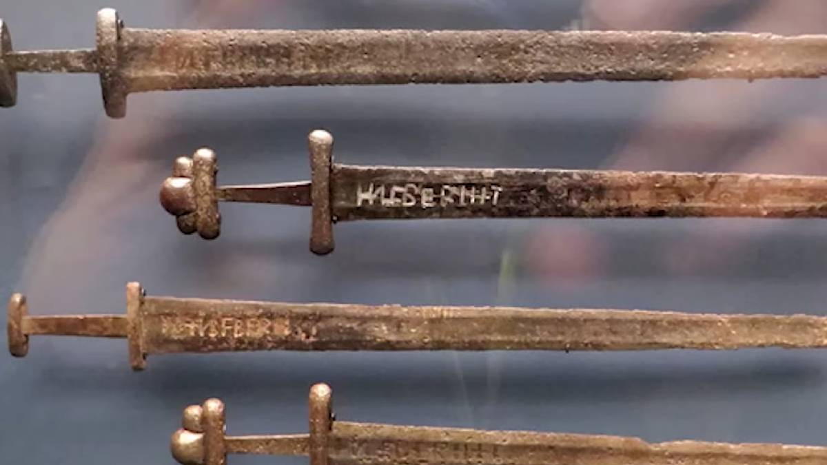 Ulfberht, espadas que desafiaram os padrões metalúrgicos da Idade Média (Imagem: Reprodução YouTube)