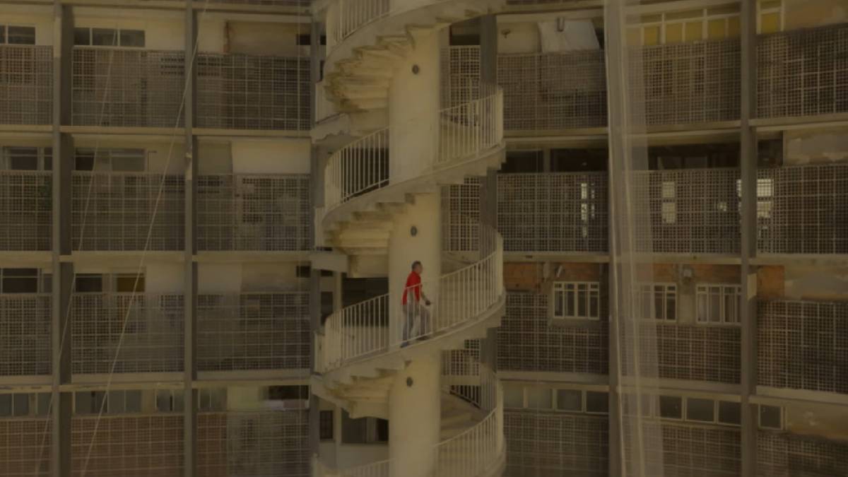 O ic&ocirc;nico Edif&iacute;cio Copan, em S&atilde;o Paulo, &eacute; retratado em detalhes no document&aacute;rio de Carine Wallauer (Imagem: reprodu&ccedil;&atilde;o Vitrine Filmes / Divulga&ccedil;&atilde;o)