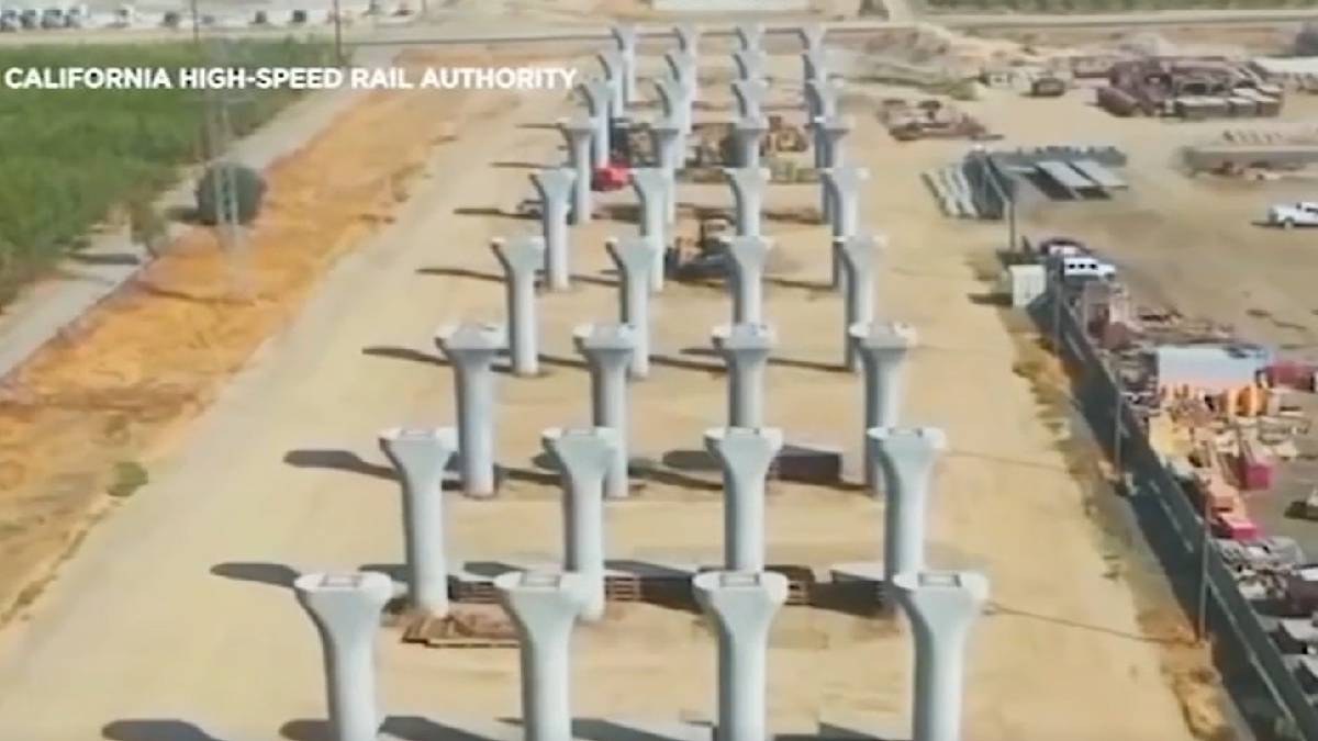 Estruturas de concreto para ferrovias revelam a complexidade das obras de grande escala na Califórnia (Reprodução: Caltrans / Divulgação)