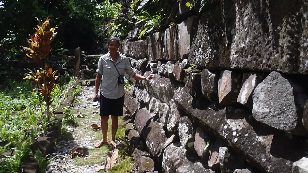 Estruturas de pedra desafiam arqueólogos há mais de 800 anos (Imagens: Wikimedia Commons)