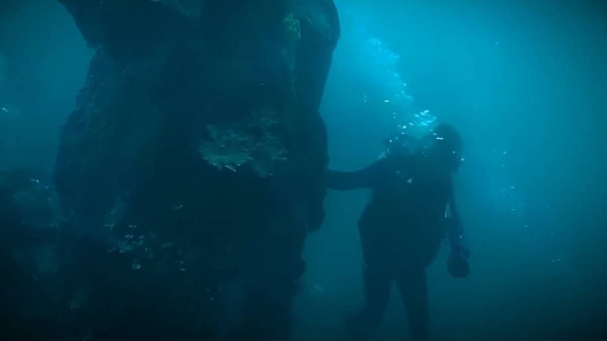 Blocos de basalto permanecem submersos nas águas de Nan Madol (Imagem: Reprodução YouTube)