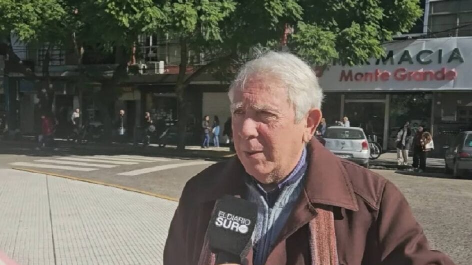 O astrônomo autodidata, que prometeu vigiar as estrelas até o fim da vida na Plaza Mitre, na Argentina (Reprodução: YouTube)