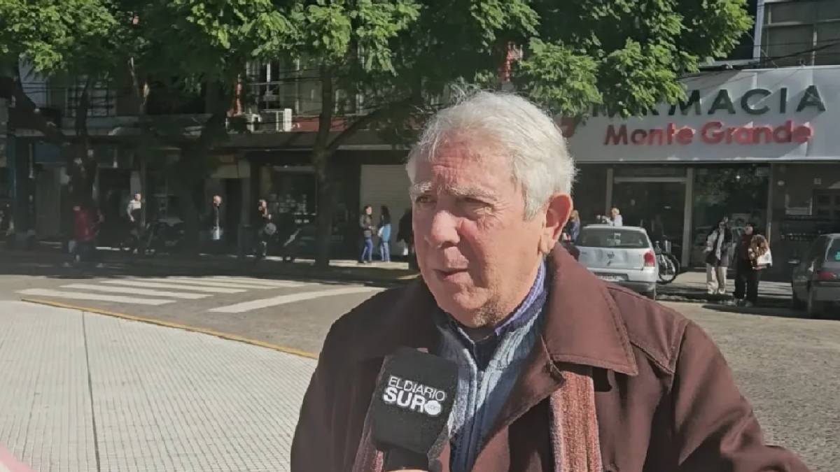 O astrônomo autodidata, que prometeu vigiar as estrelas até o fim da vida na Plaza Mitre, na Argentina (Reprodução: YouTube)