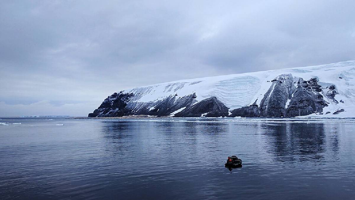 Degelo na Antártida: registro visual da instabilidade das geleiras e a mudança na paisagem polar devido ao aquecimento das correntes oceânicas (Imagem: Pexels)