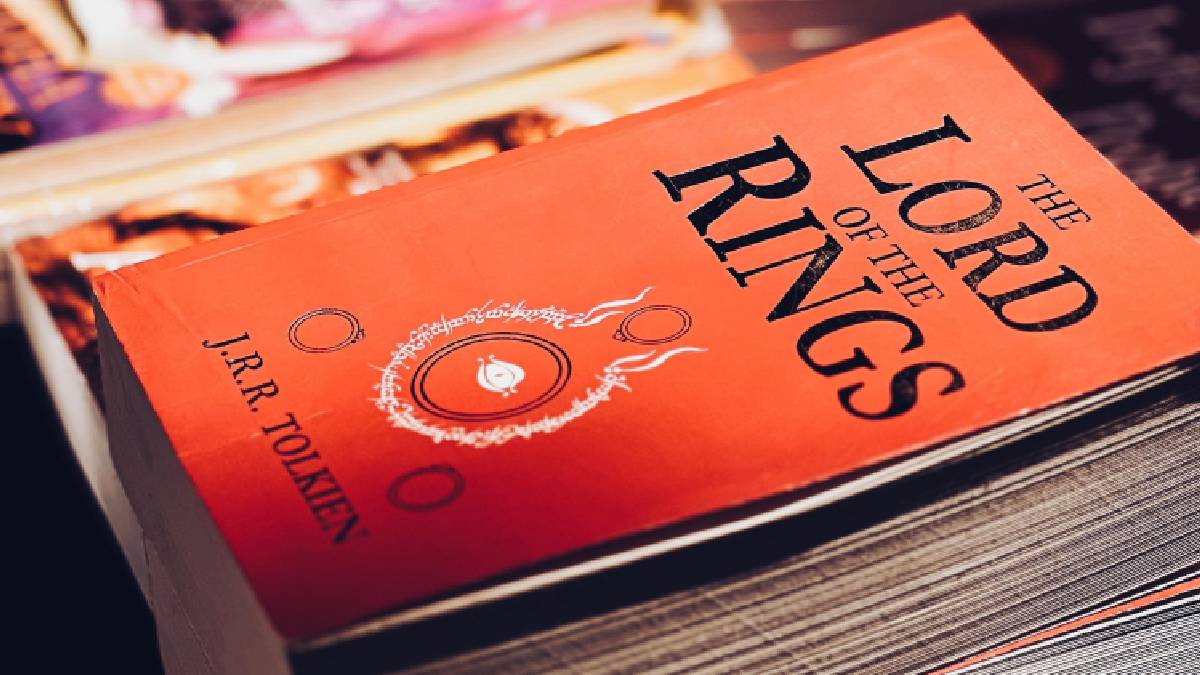 Obra fundamental: O Papa Leão XIV recorre à literatura fantástica de J.R.R. Tolkien para ilustrar dilemas éticos da era digital (Imagem: Pexels)