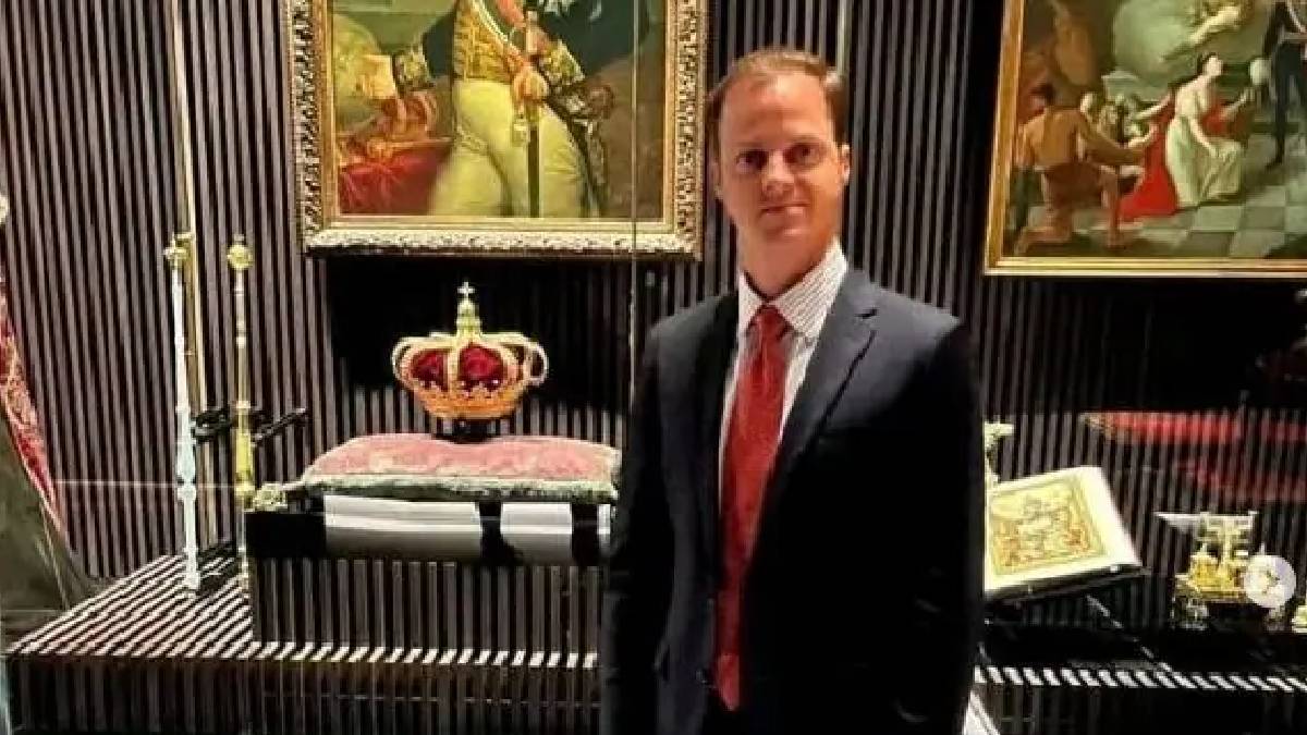 Dom Rafael de Orleans e Bragança em um registro que une o legado histórico da coroa à modernidade (Imagem: Divulgação, Instagram)