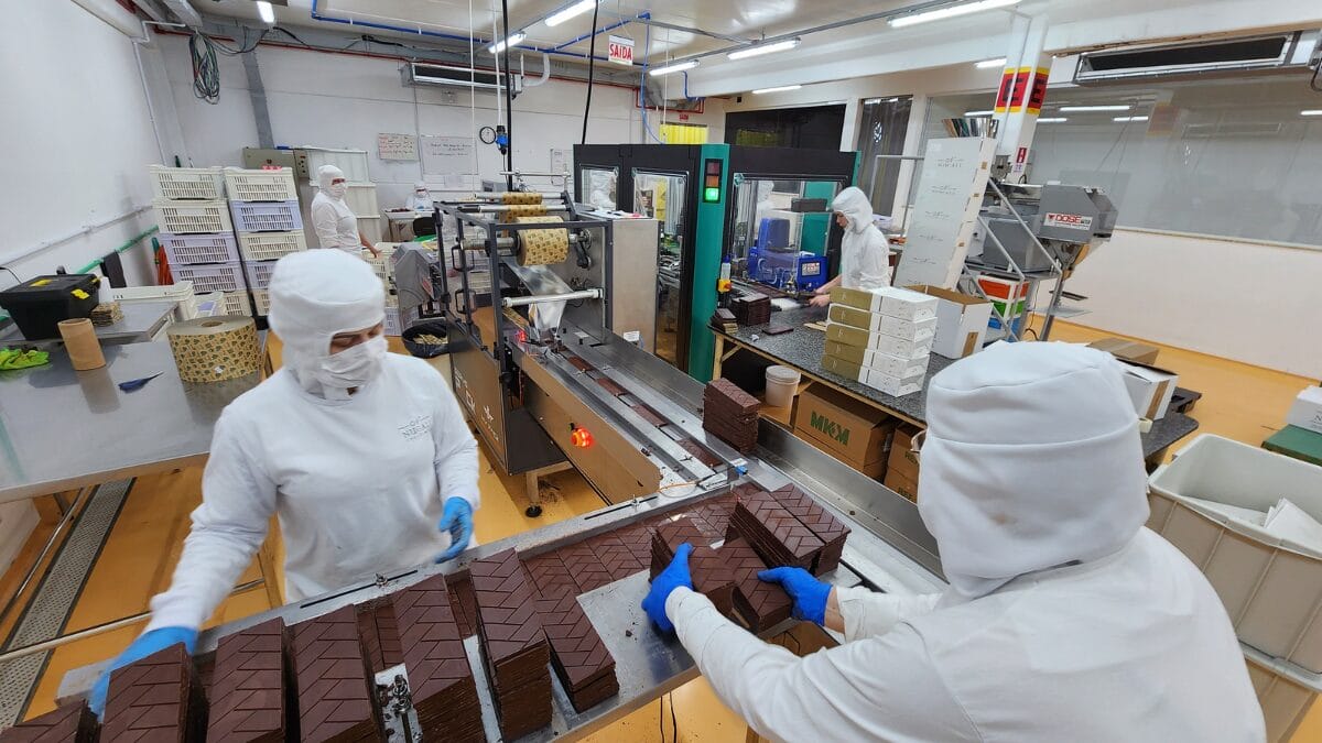 Principal fábrica de SC se manifesta sobre lei que põe fim ao chocolate meio amargo no Brasil
