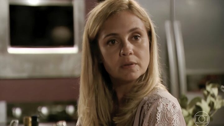 Resumo Avenida Brasil Carminha revela seu passado para Nina no capítulo desta quinta (0705)