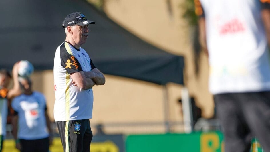 Técnico Carlo Ancelotti durante treino da seleção brasileira (Foto: Divulgação, Rafael Ribeiro, CBF)