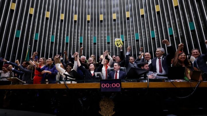 Câmara dos Deputados aprova fim da escala 6x1