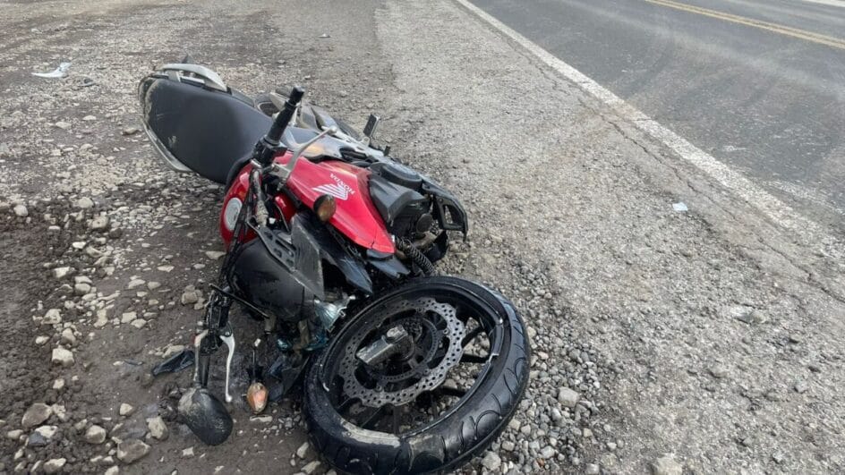 Motociclista morreu ainda no local do acidente (Foto: CBMSC, Divulgação)