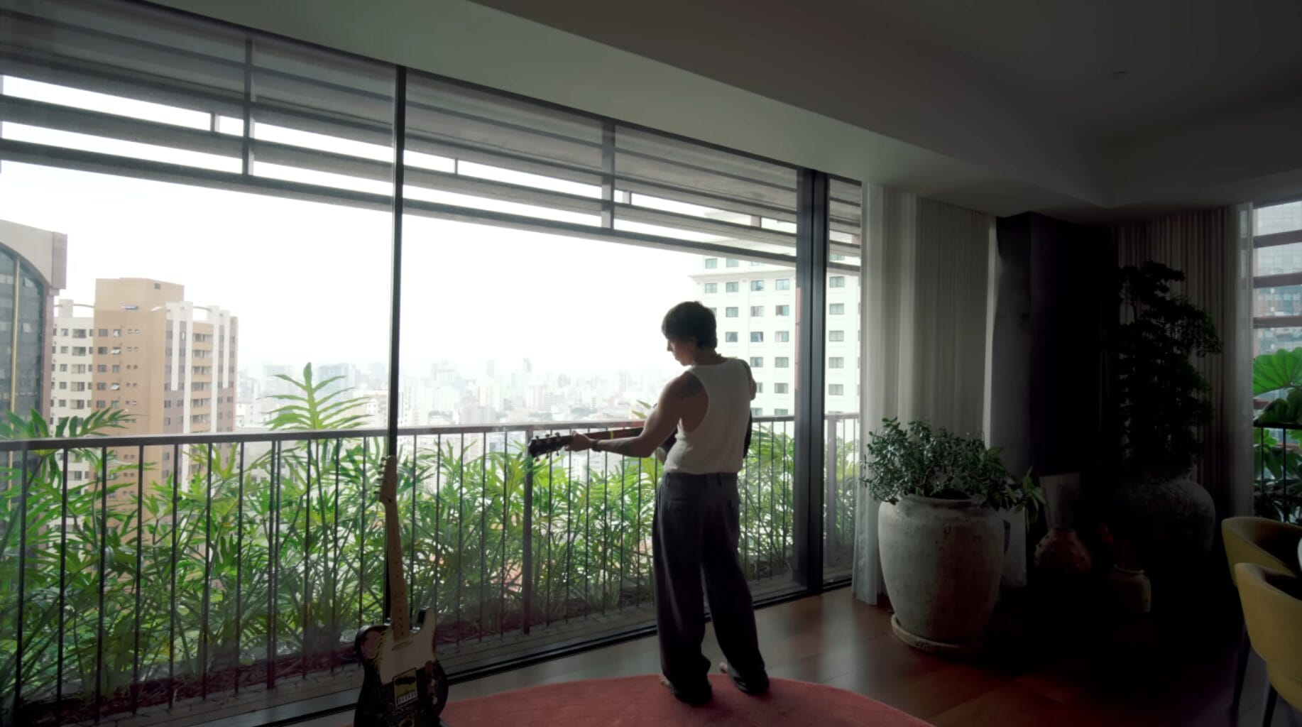 Neste v&iacute;deo da Casa Vogue Brasil, o casal famosos apresenta seu primeiro apartamento planejado em conjunto em S&atilde;o Paulo. 