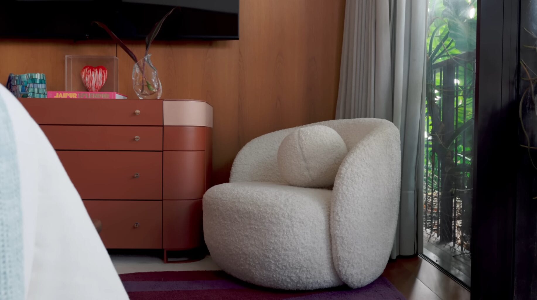 Neste v&iacute;deo da Casa Vogue Brasil, o casal famosos apresenta seu primeiro apartamento planejado em conjunto em S&atilde;o Paulo. 