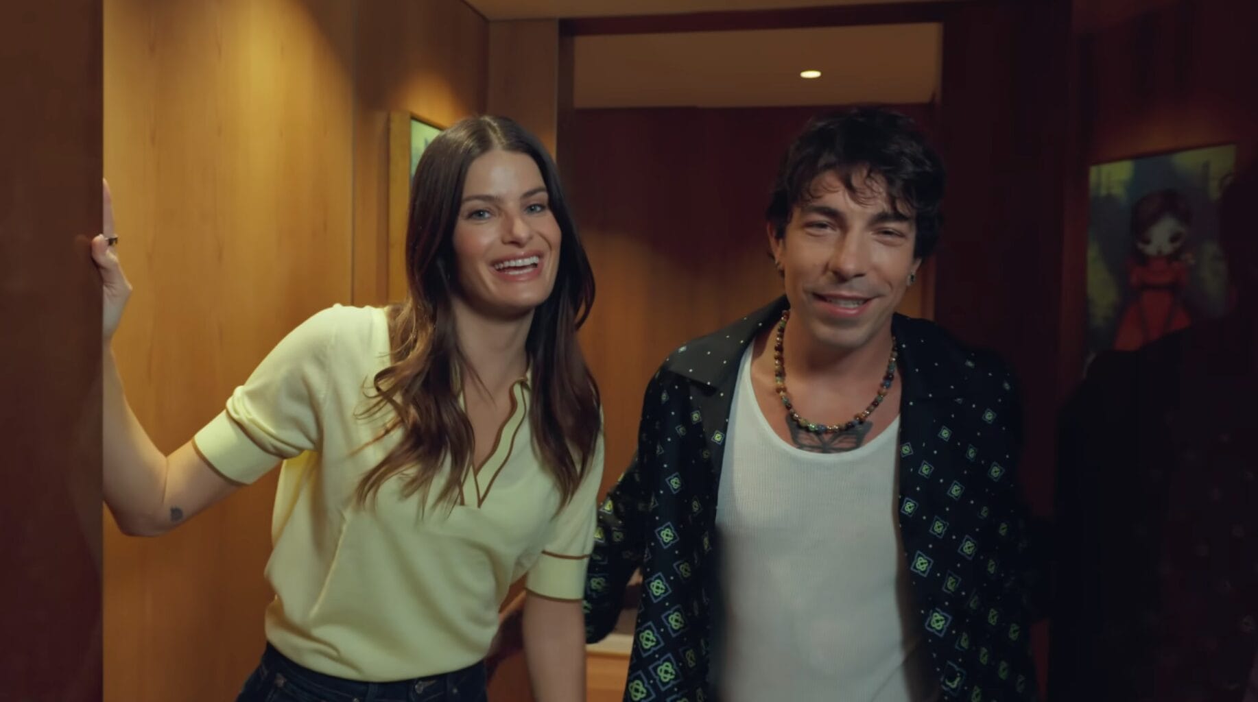 Isabeli Fontana e Di Ferrero recebem a Casa Vogue para mostrar o apartamento do casal. 