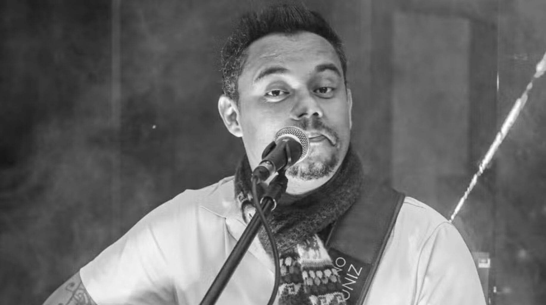 cantor sertanejo adriano muniz